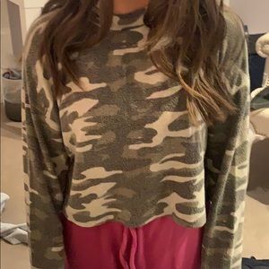 Camo long sleeve cropped shirt